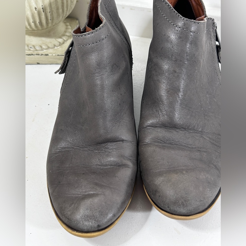 Lucky Brand Grey Leather Boots Booties Distressed Size 8 - Picture 4 of 7